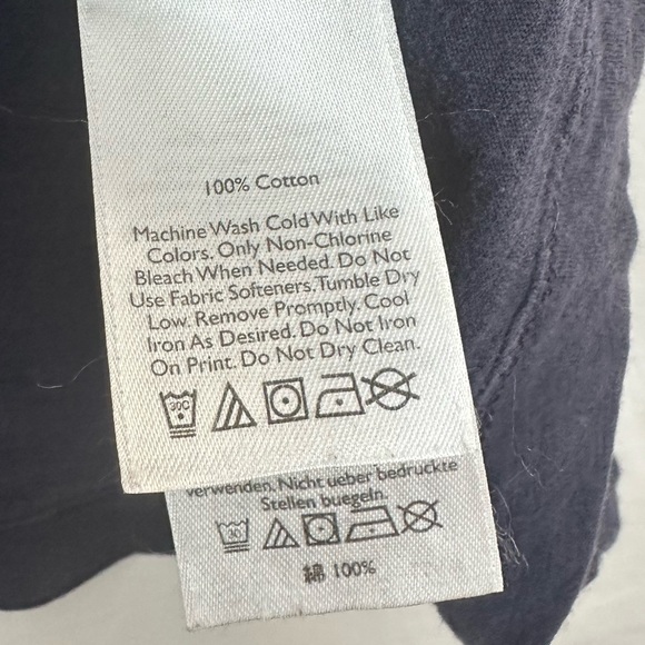 Eddie Bauer Cotton V-neck T-shirt with Blue Design - Picture 4 of 6